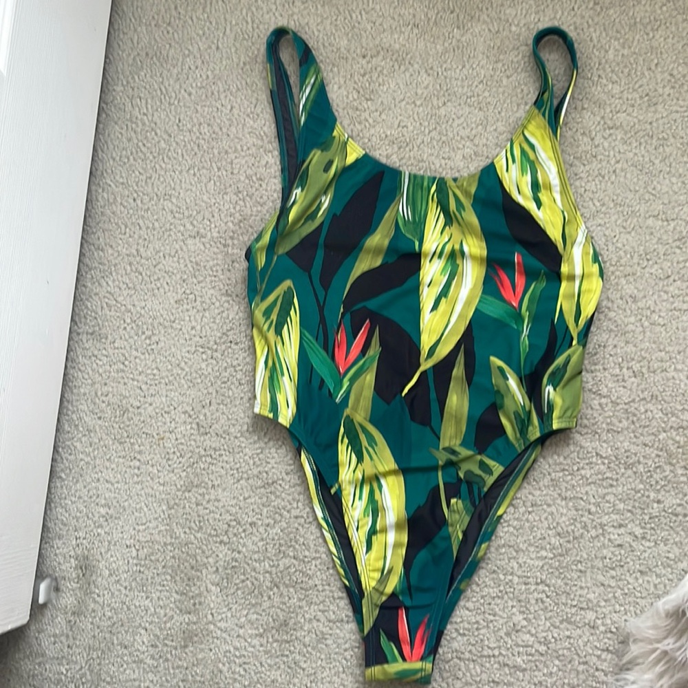 Tropical jolyn one piece size medium